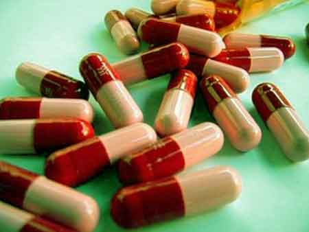 مضرات مصرف آنتی بیوتیک در پرورش دام، طیور وابزیان 